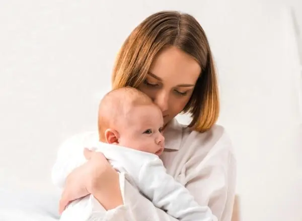 Розвиток дитини в 2 місяця: що повинен вміти малюк