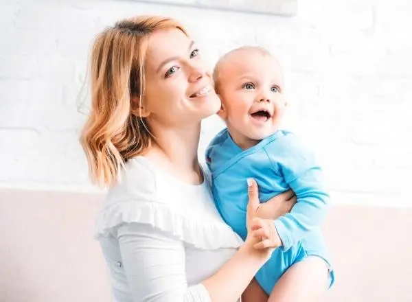 Розвиток дитини в 8 місяцiв: що повинен вміти малюк
