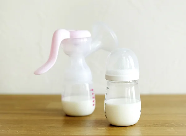Як зціджувати грудне молоко