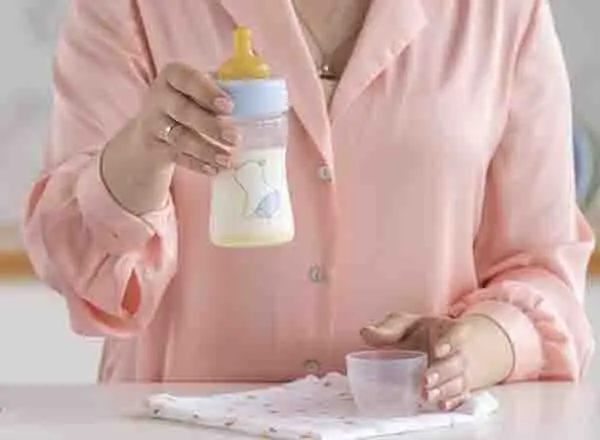 Як і скільки можна зберігати дитячу молочну суміш