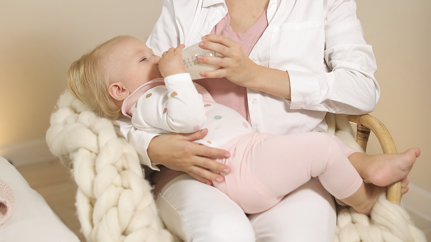 Какую детскую смесь выбрать при коликах у малыша