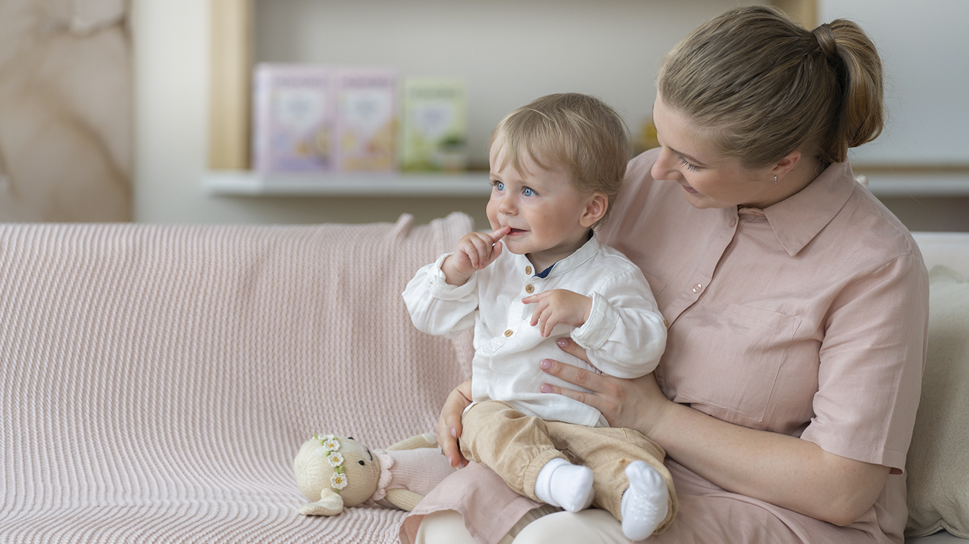 Как и чем кормить грудничка, когда режутся зубки