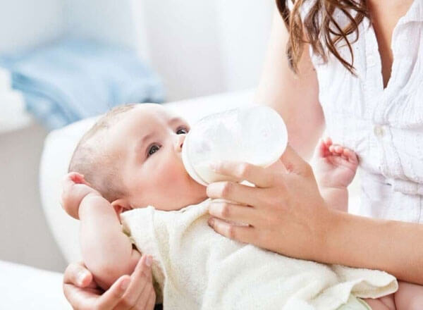 Срыгивания у новорожденных после кормления
